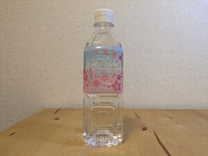 河津七滝の天然水　河津町産ミネラルウォーター　桜ラベルが可愛い