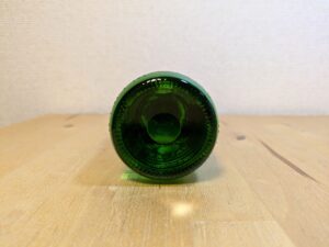 ホットスプリングス産　炭酸水　マウンテンバレー　ビン入り　底部分